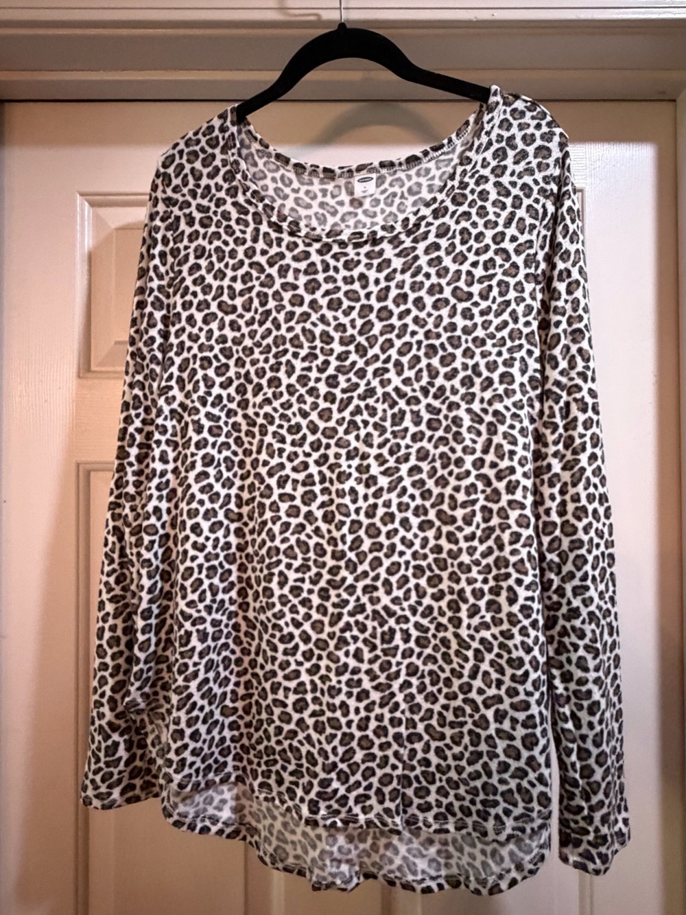 Old Navy Women's Long Sleeve Leopard Print Top - Cream and Brown